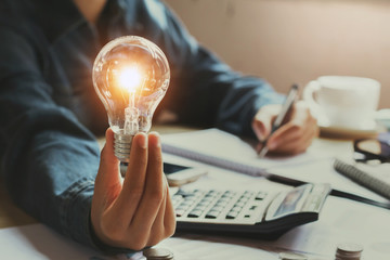 100句英语句子（谚语和名言一共一百句）<带中文翻译>