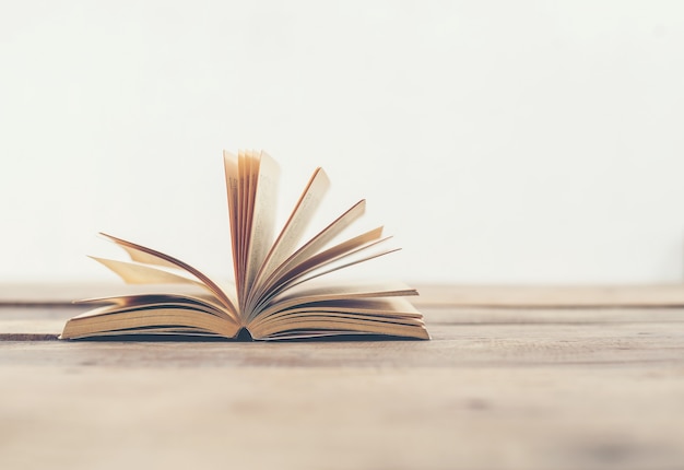 100句英语句子（谚语和名言一共一百句）<带中文翻译>